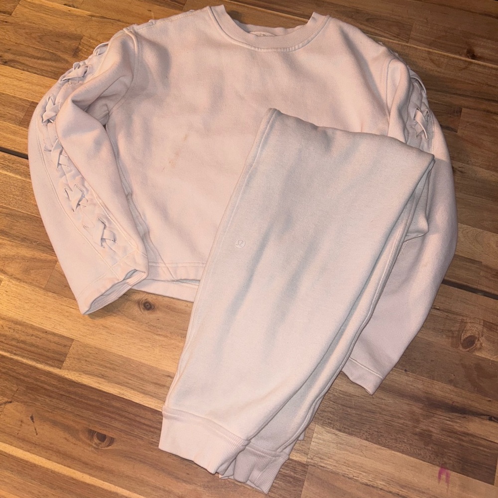 Lululemon Tracksuit - Off White - Size 4/6